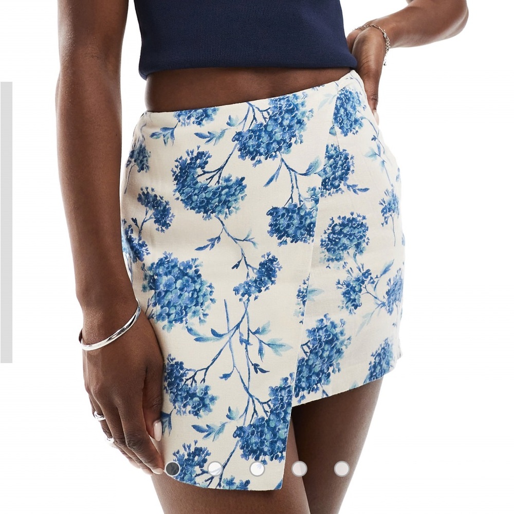 Abercrombie & Fitch Small Linen Blend Scarlett Blue Floral Cream Mini Skort